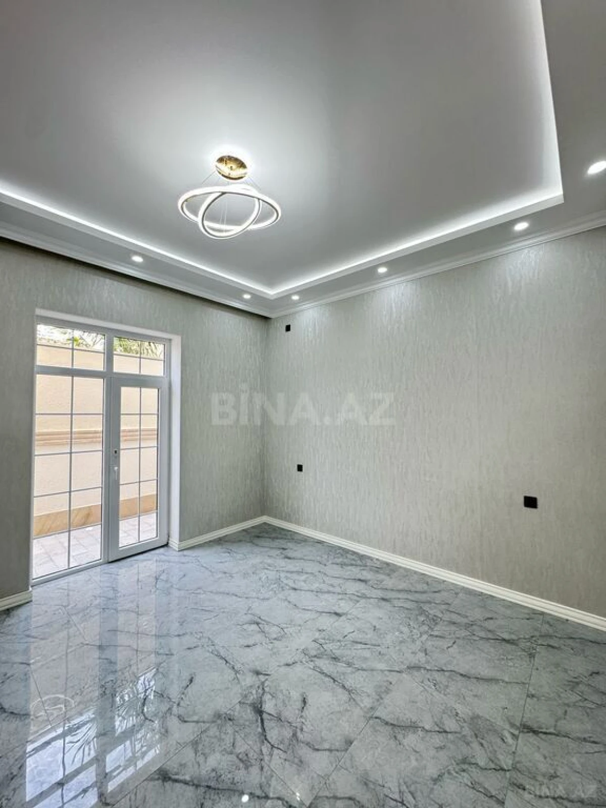 Satılır 5 otaqlı həyət evi 300 m²