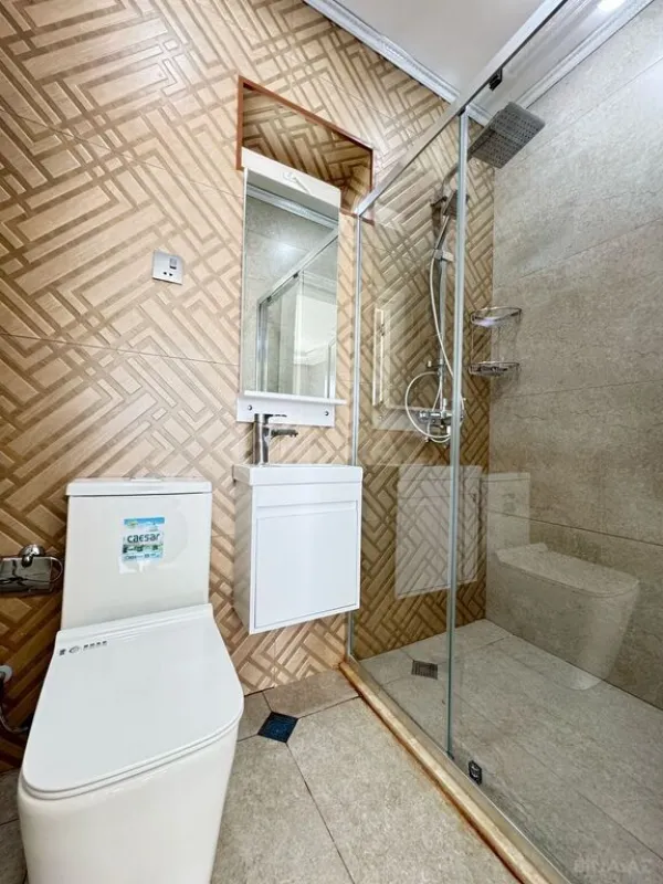 Satılır 5 otaqlı həyət evi 300 m²