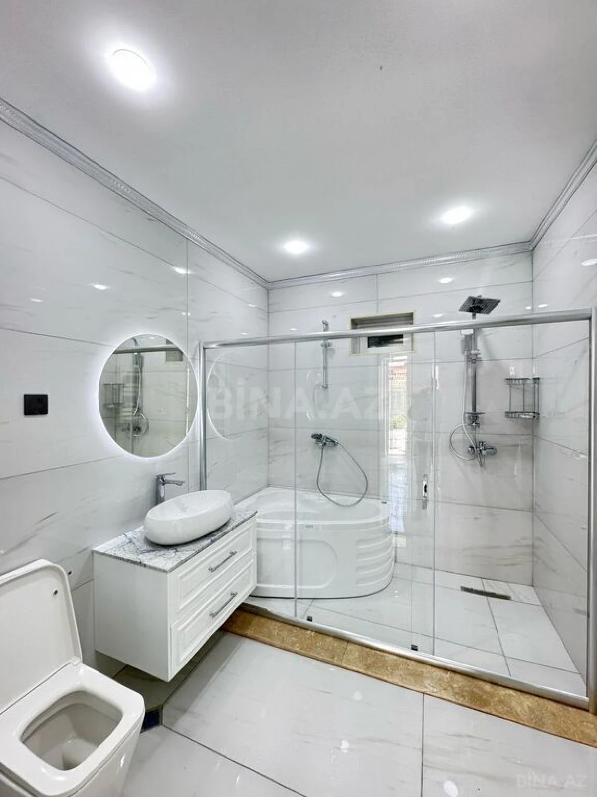 Satılır 5 otaqlı həyət evi 300 m²