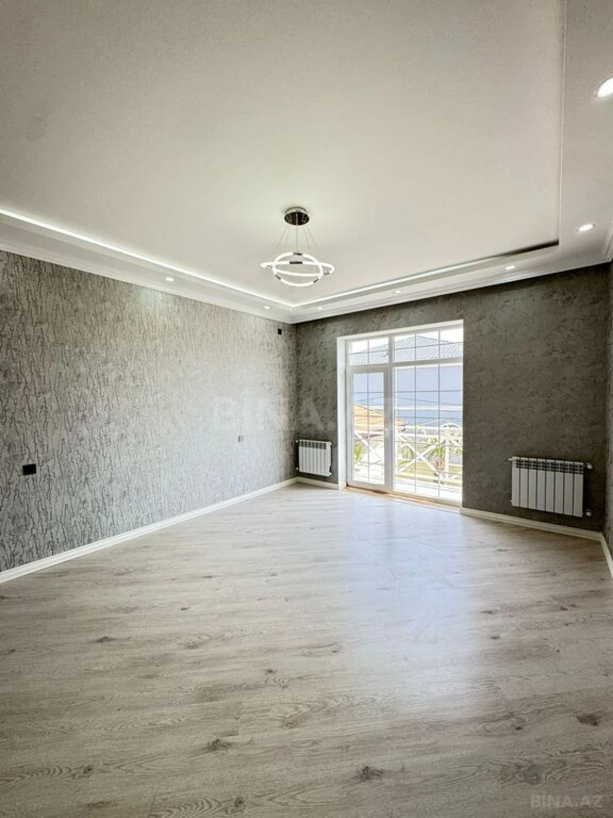 Satılır 5 otaqlı həyət evi 300 m²