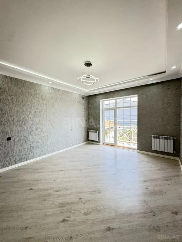 Satılır 5 otaqlı həyət evi 300 m²