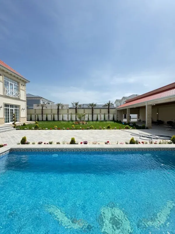 Satılır 5 otaqlı həyət evi 300 m²