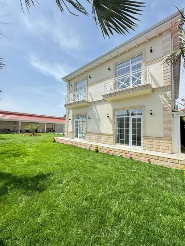 Satılır 5 otaqlı həyət evi 300 m²