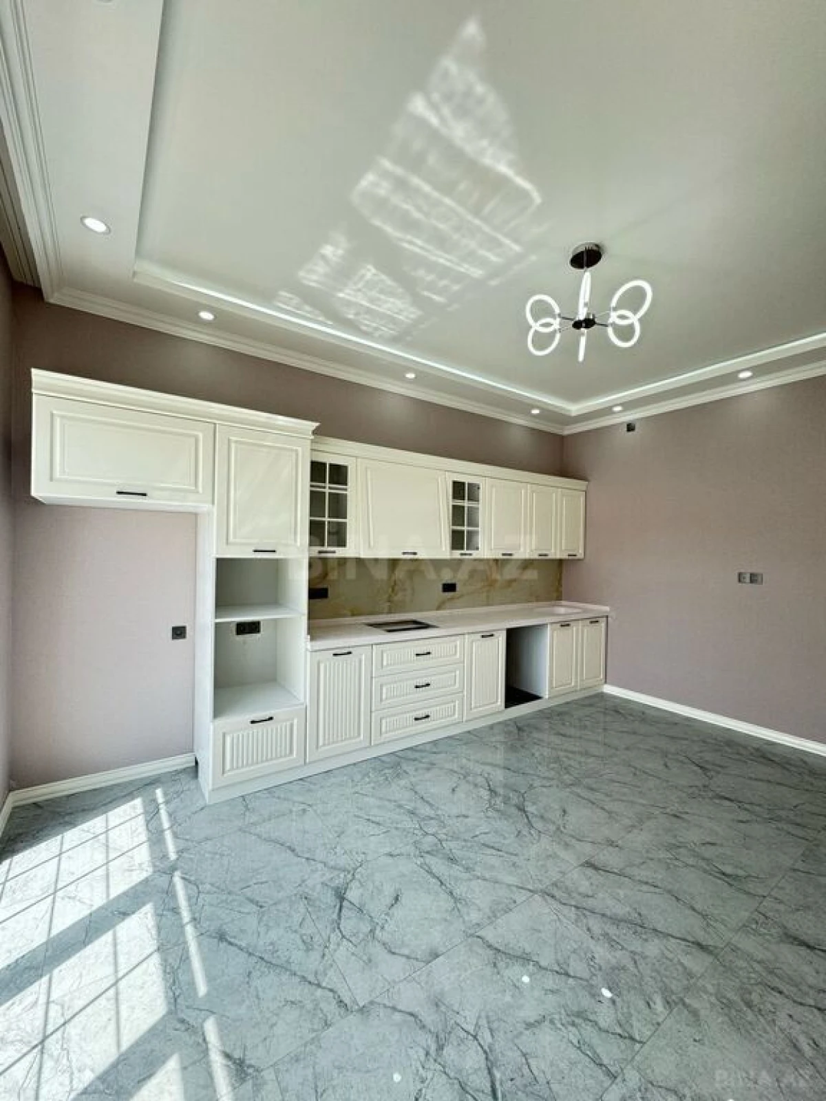 Satılır 5 otaqlı həyət evi 300 m²