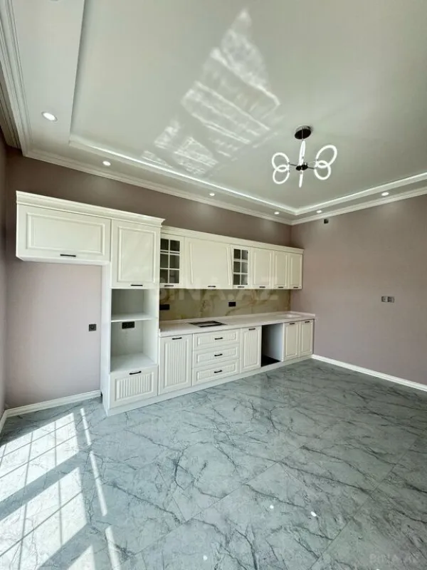 Satılır 5 otaqlı həyət evi 300 m²