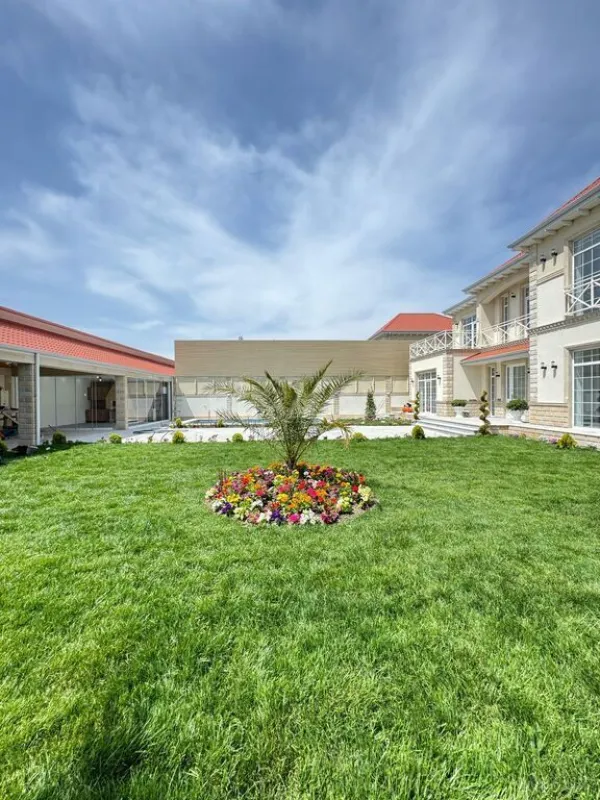 Satılır 5 otaqlı həyət evi 300 m²
