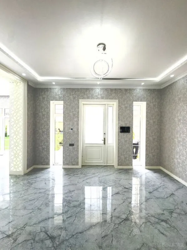 Satılır 5 otaqlı həyət evi 300 m²