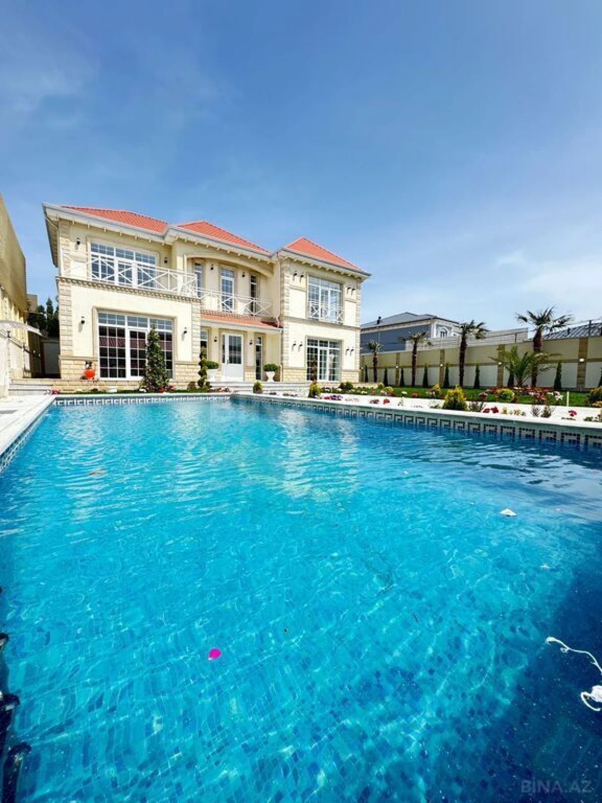 Satılır 5 otaqlı həyət evi 300 m²