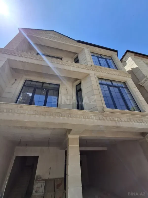 Satılır 5 otaqlı həyət evi 374 m²