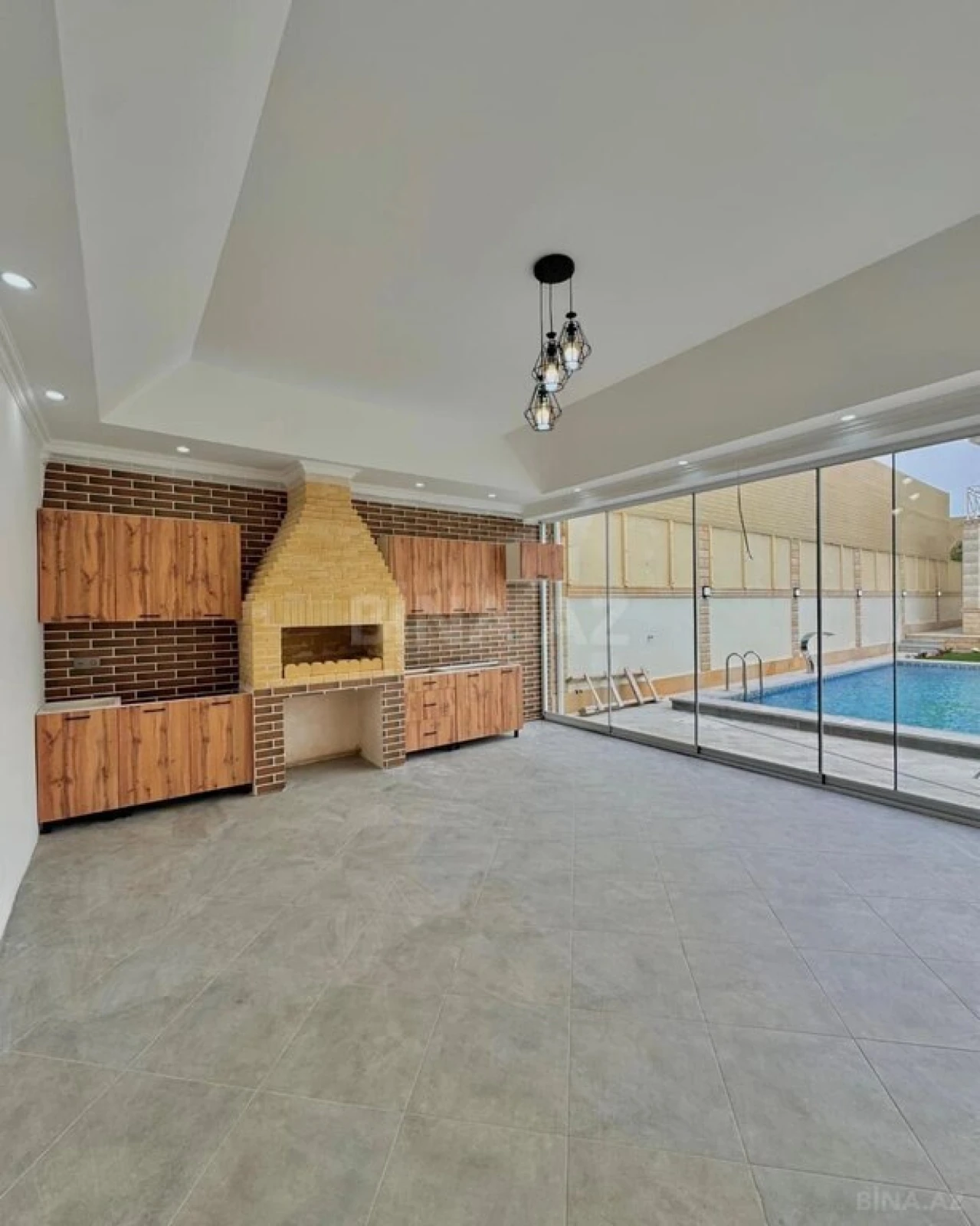 Satılır 5 otaqlı həyət evi 300 m²