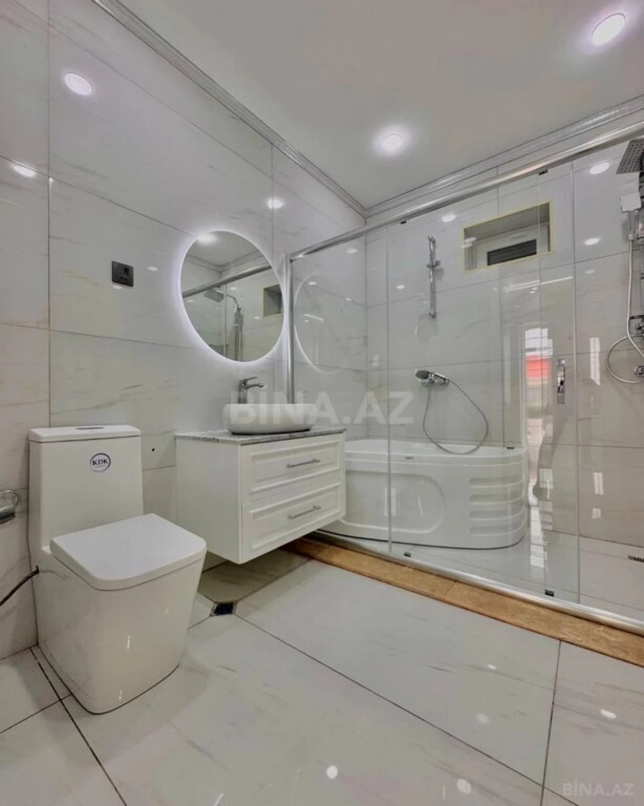 Satılır 5 otaqlı həyət evi 300 m²