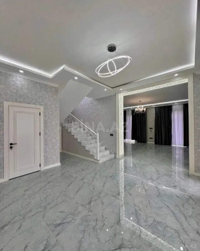 Satılır 5 otaqlı həyət evi 300 m²