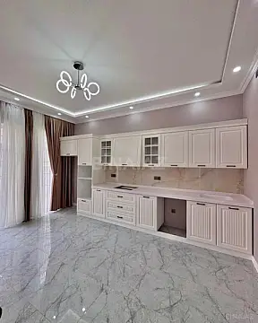 Satılır 5 otaqlı həyət evi 300 m²
