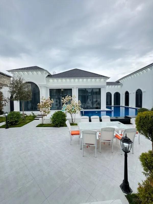 Satılır 6 otaqlı həyət evi 400 m²
