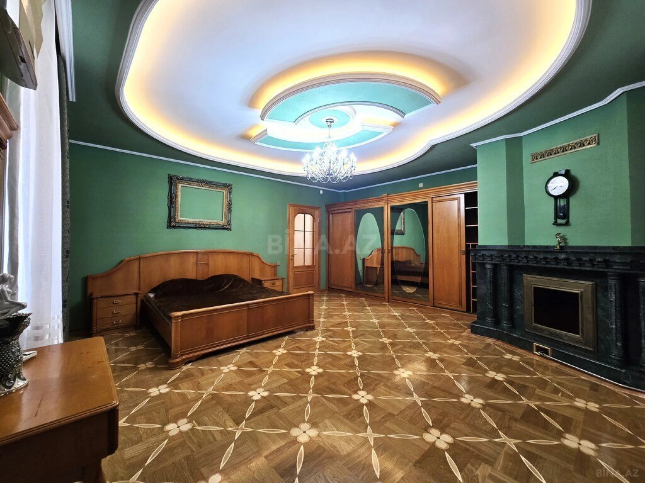 Satılır 6 otaqlı mənzil 555 m²