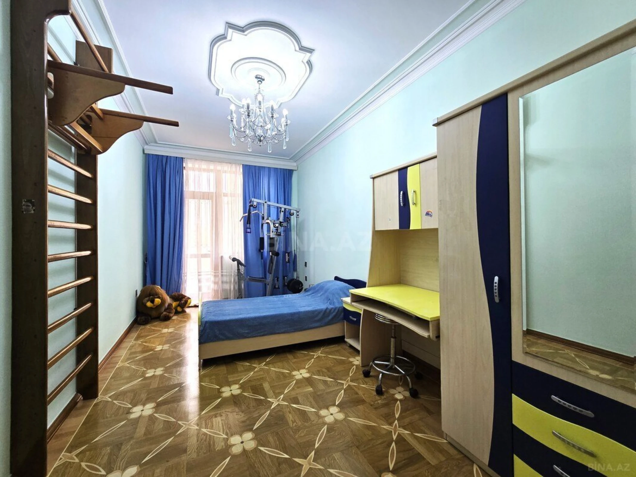 Satılır 6 otaqlı mənzil 555 m²