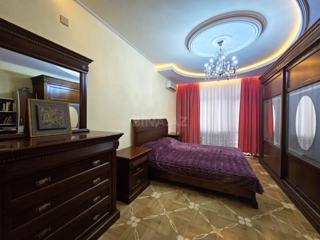 Satılır 6 otaqlı mənzil 555 m²