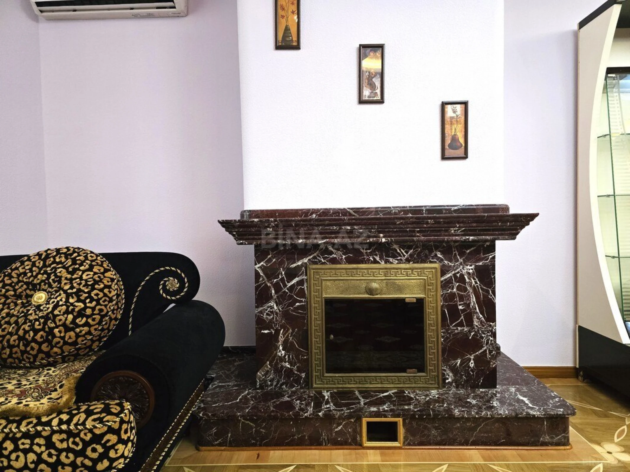Satılır 6 otaqlı mənzil 555 m²