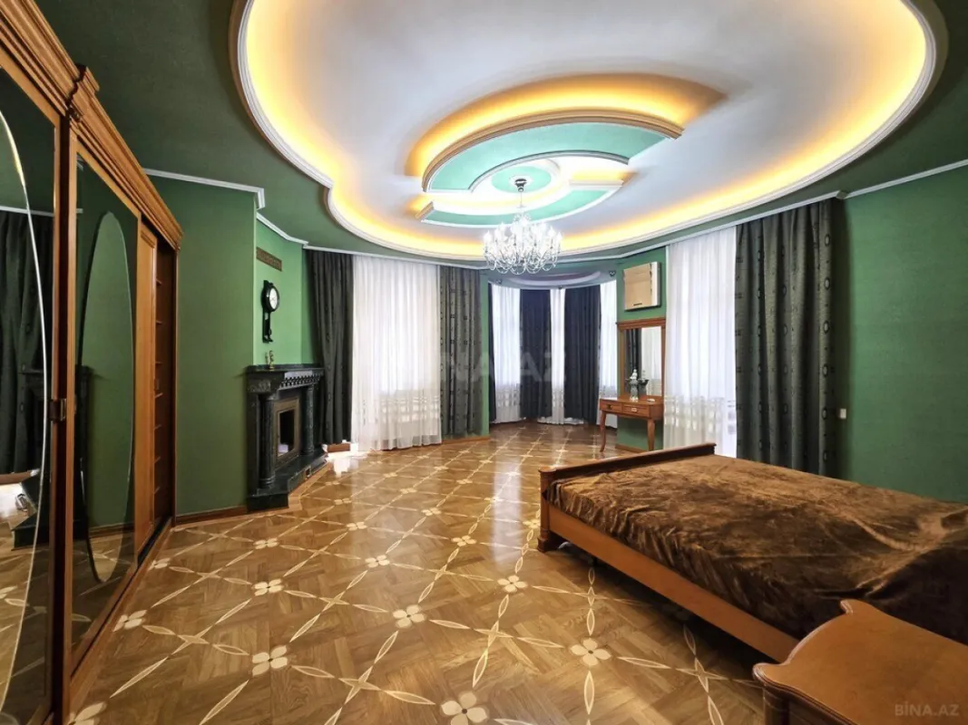 Satılır 6 otaqlı mənzil 555 m²