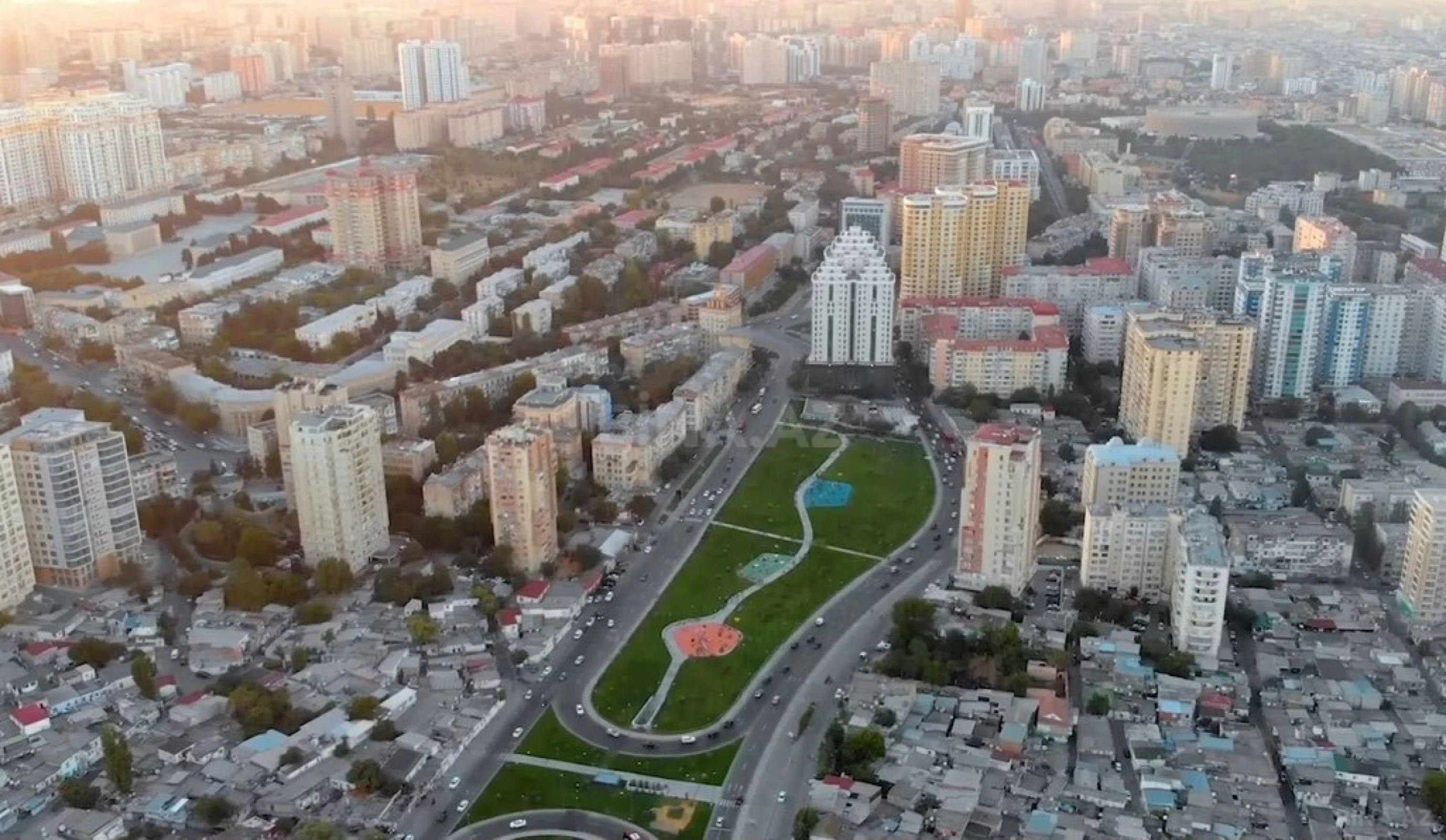 Satılır 6 otaqlı mənzil 555 m²