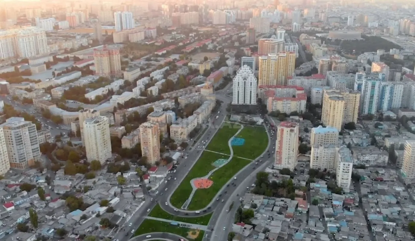 Satılır 6 otaqlı mənzil 555 m²