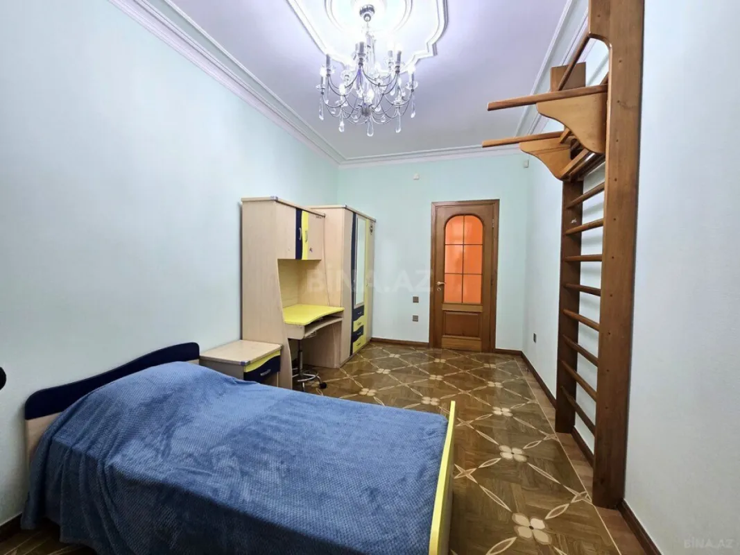 Satılır 6 otaqlı mənzil 555 m²