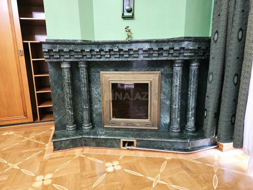 Satılır 6 otaqlı mənzil 555 m²