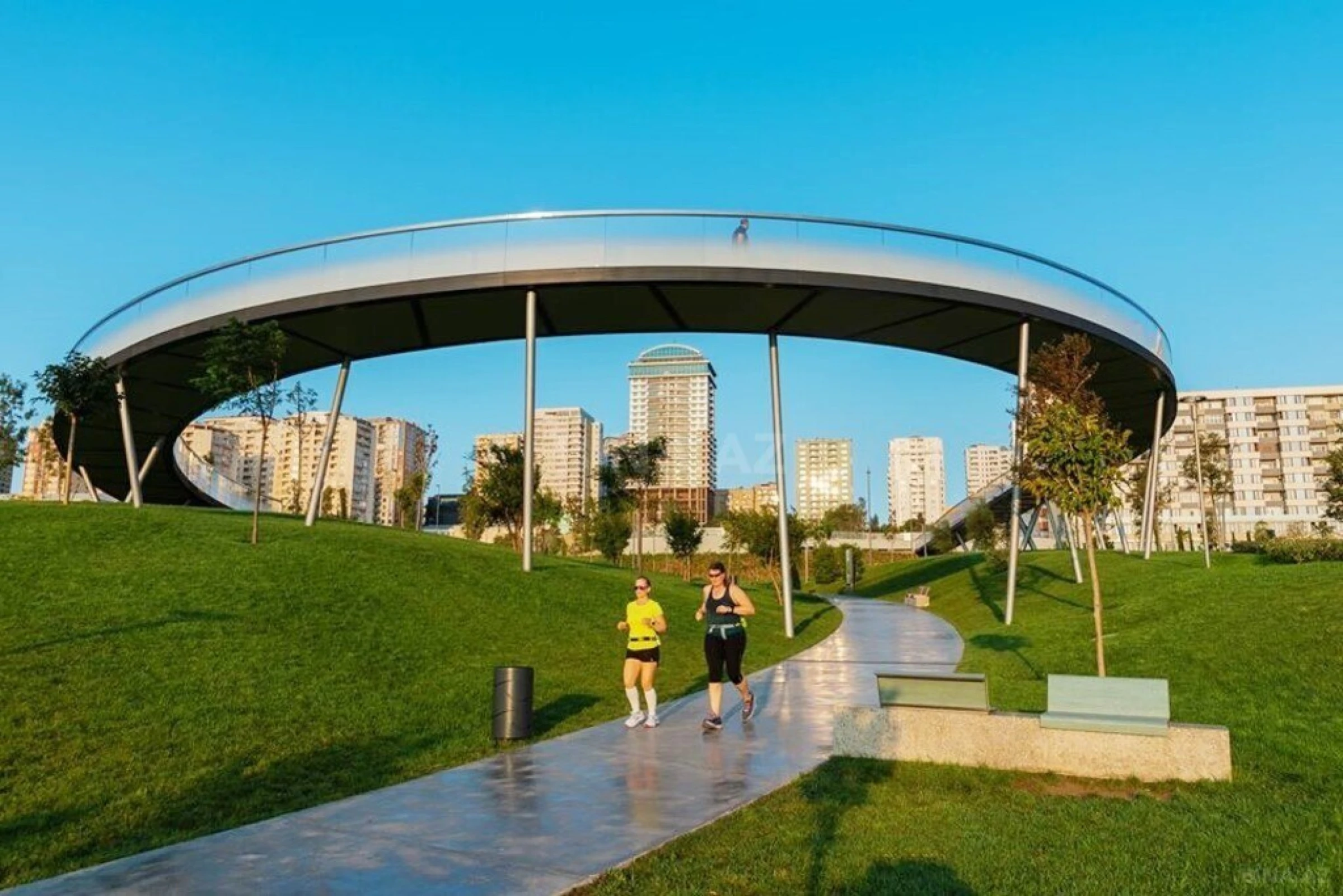 Satılır 6 otaqlı mənzil 555 m²