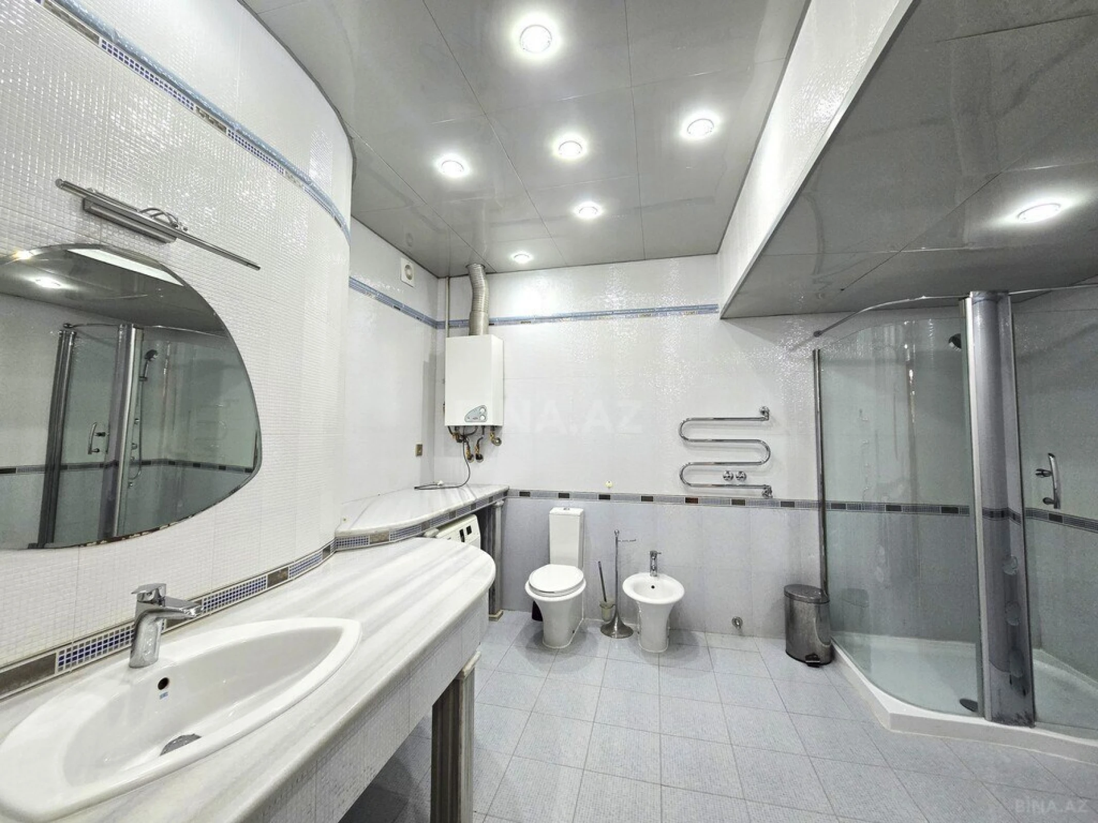 Satılır 6 otaqlı mənzil 555 m²