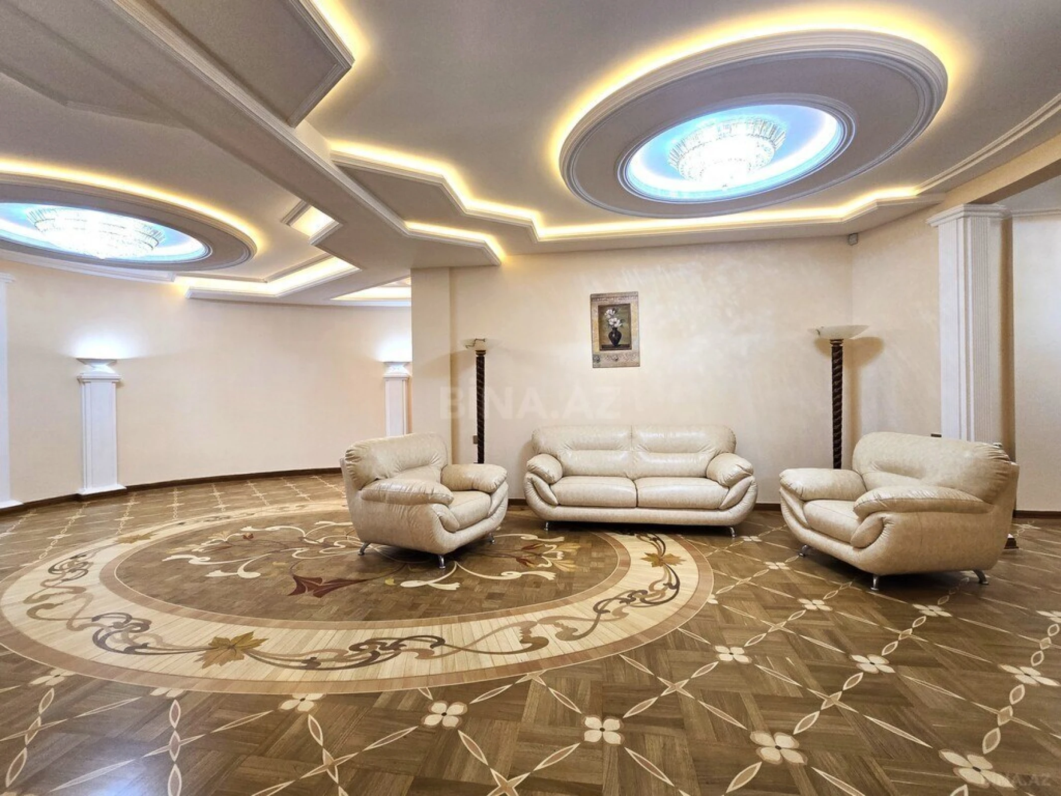 Satılır 6 otaqlı mənzil 555 m²