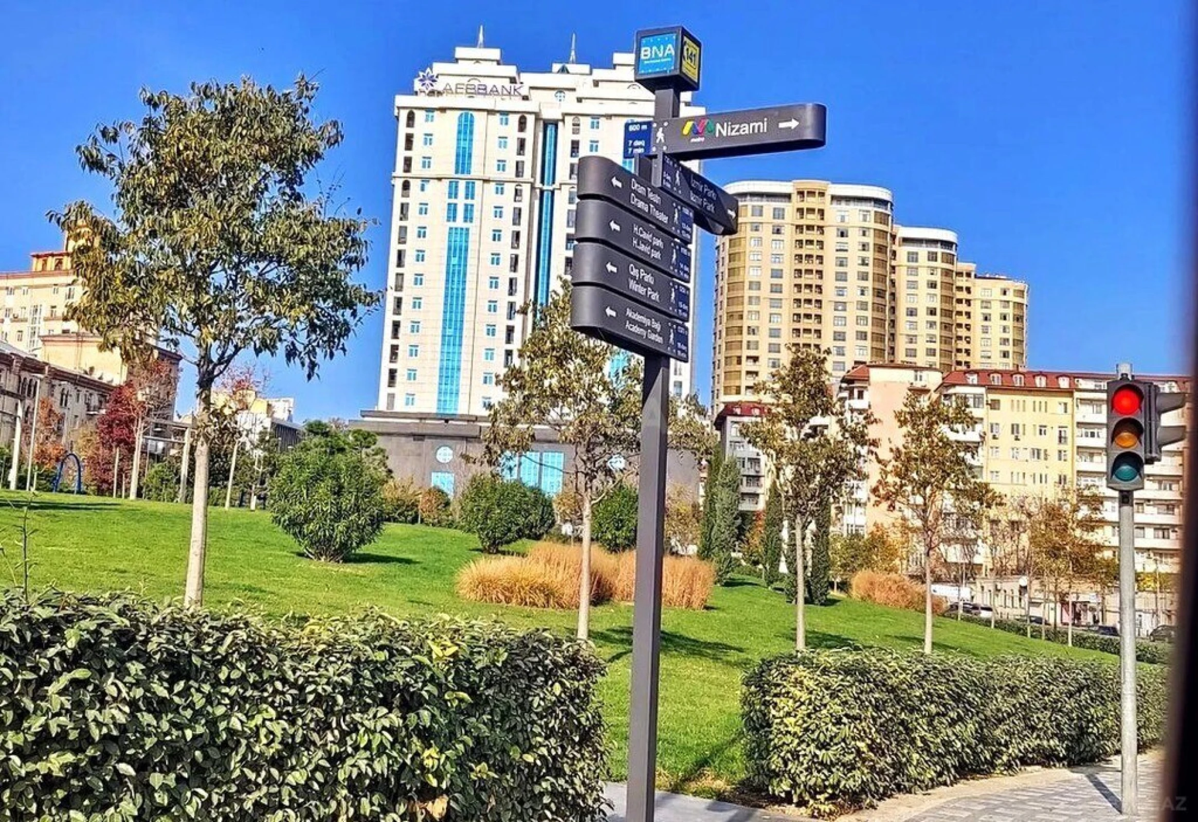 Satılır 6 otaqlı mənzil 555 m²
