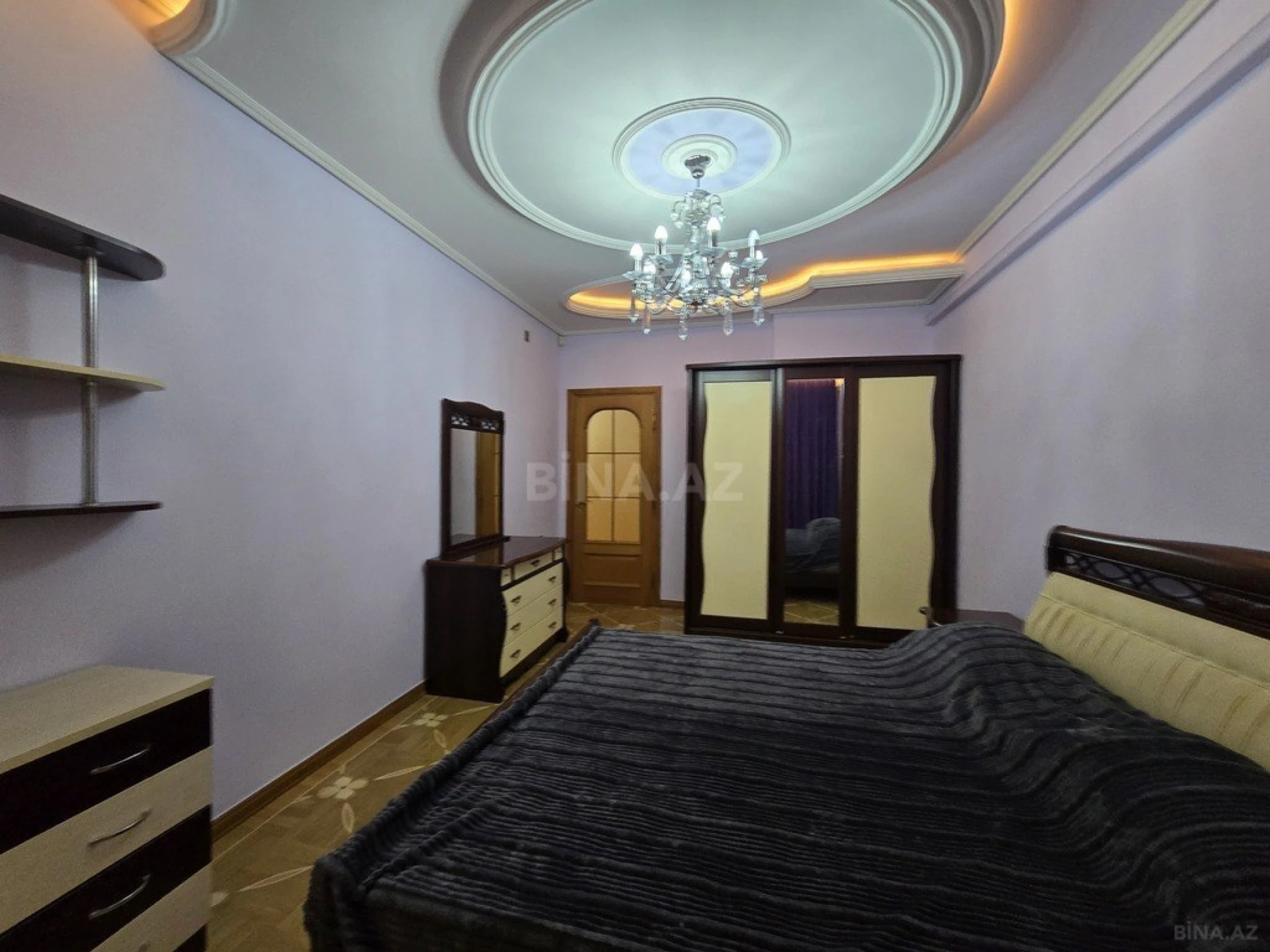 Satılır 6 otaqlı mənzil 555 m²