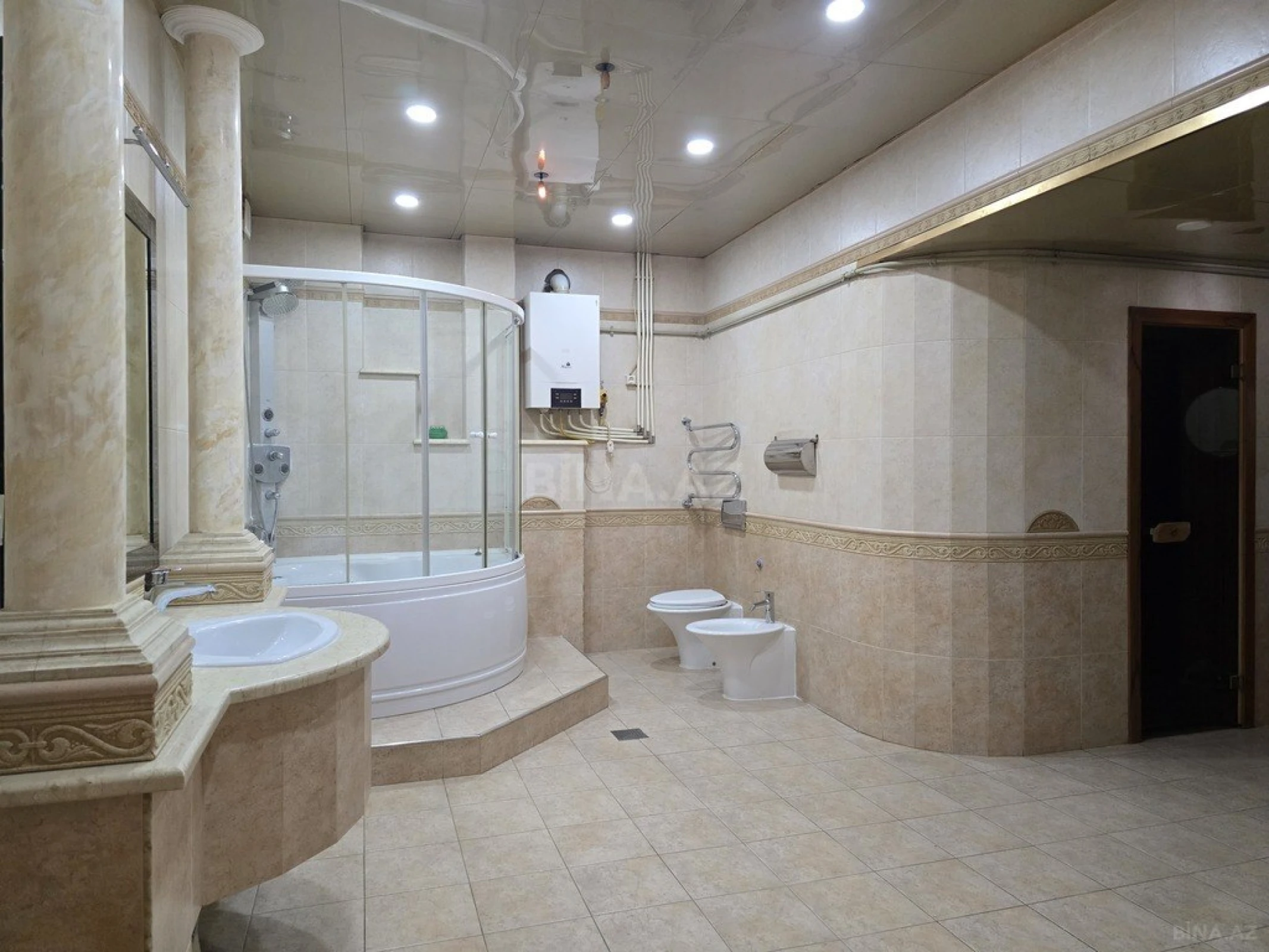 Satılır 6 otaqlı mənzil 555 m²