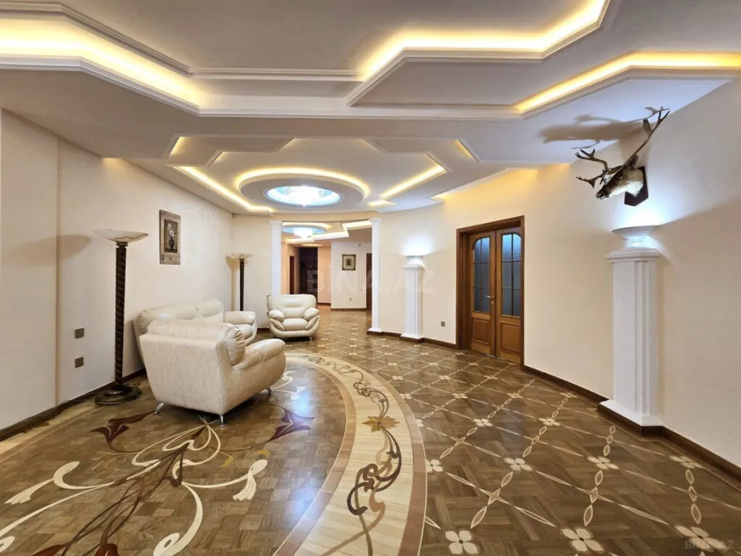 Satılır 6 otaqlı mənzil 555 m²