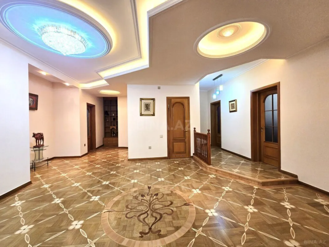 Satılır 6 otaqlı mənzil 555 m²