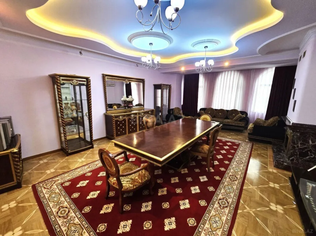 Satılır 6 otaqlı mənzil 555 m²
