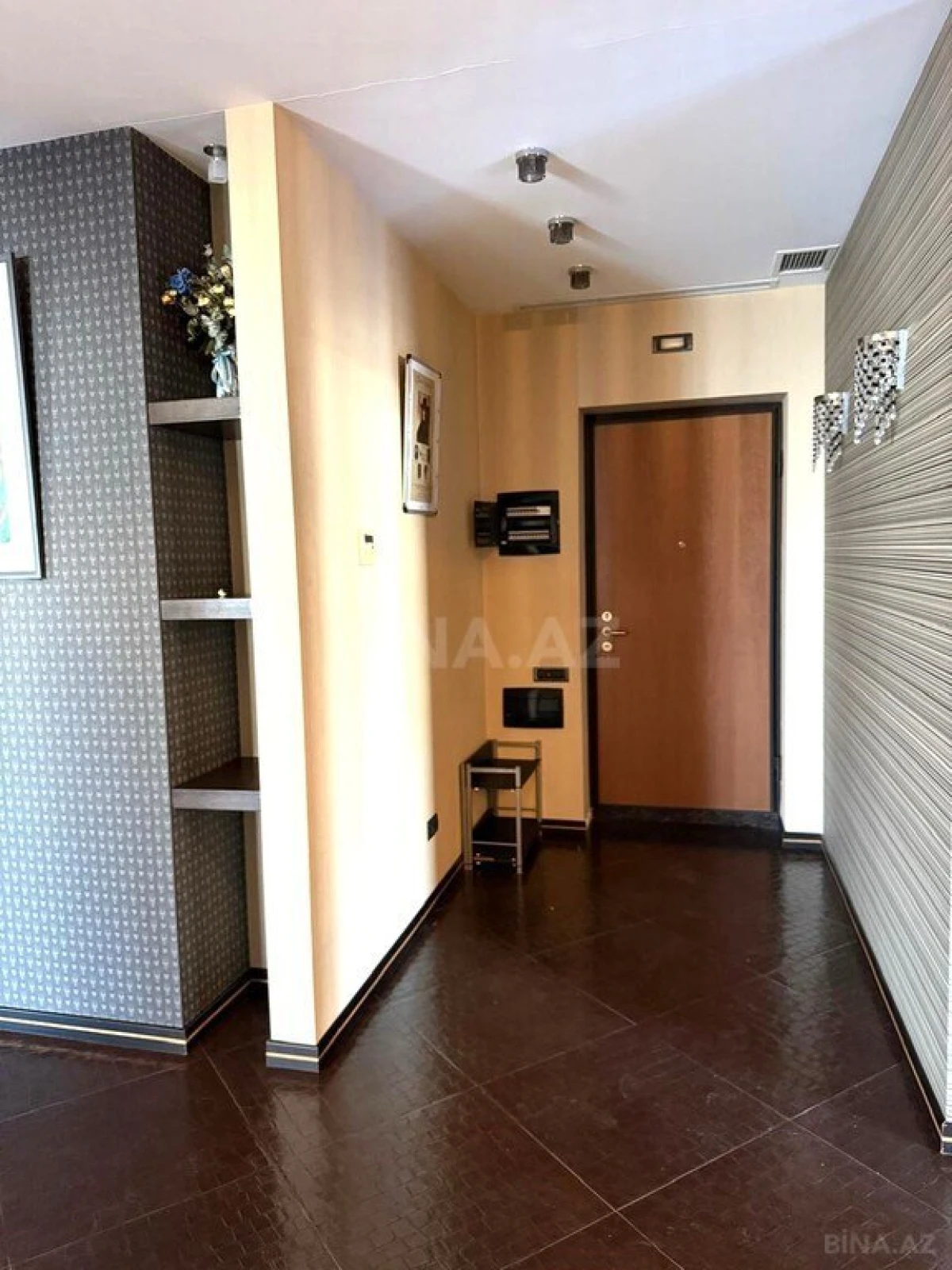 Kirayə verilir 4 otaqlı mənzil 240 m²
