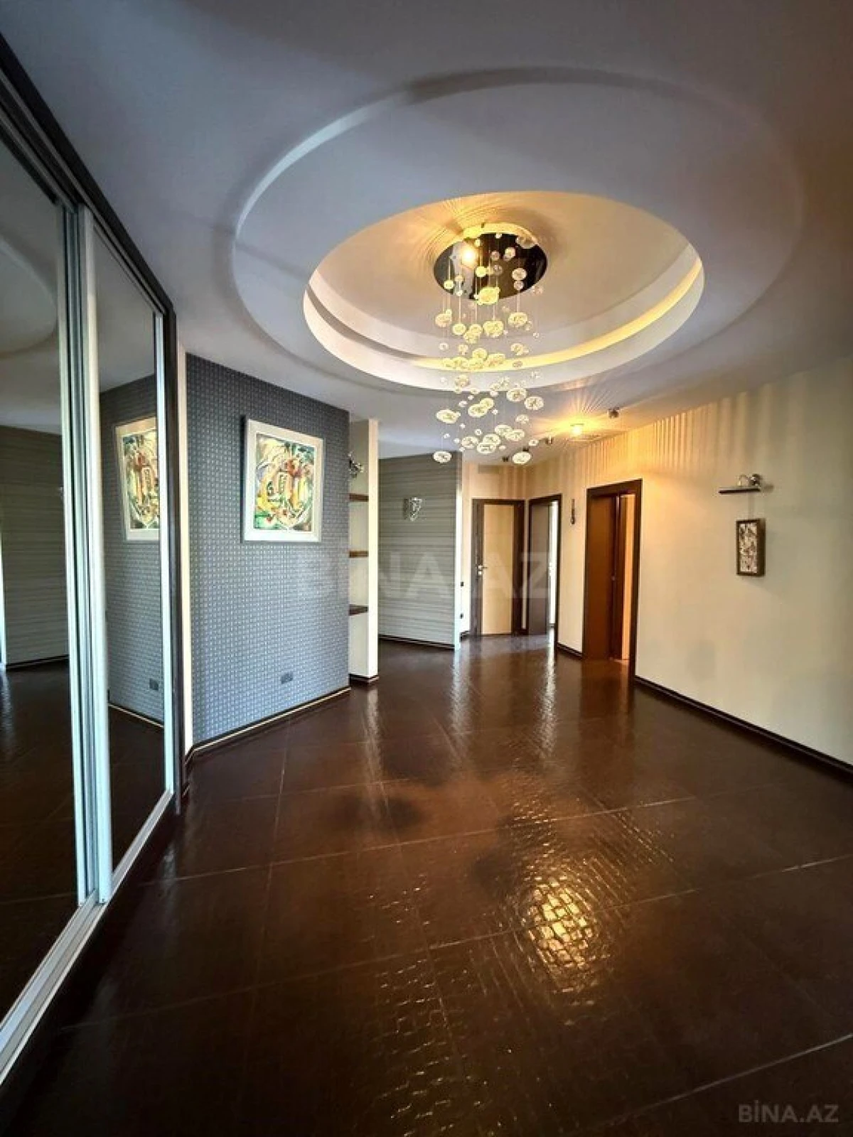 Kirayə verilir 4 otaqlı mənzil 240 m²