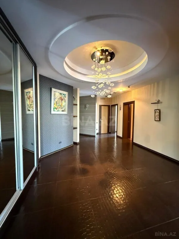 Kirayə verilir 4 otaqlı mənzil 240 m²