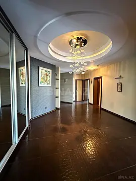 Kirayə verilir 4 otaqlı mənzil 240 m²