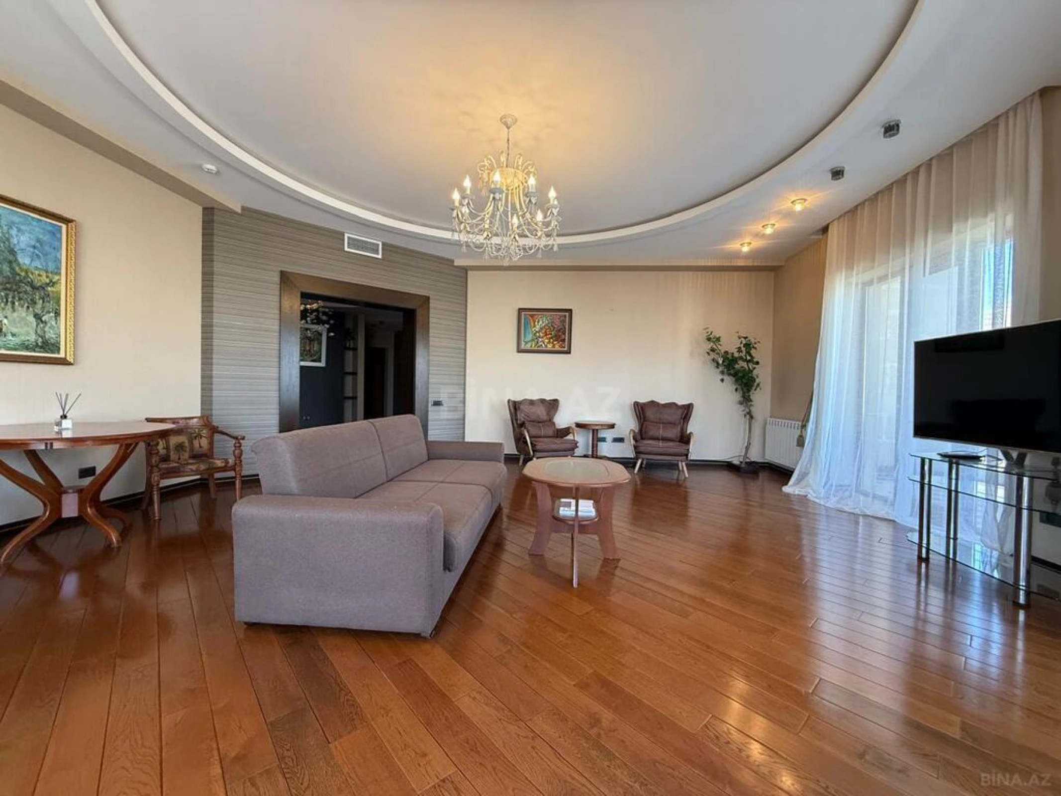 Kirayə verilir 4 otaqlı mənzil 240 m²