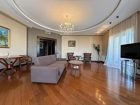 Kirayə verilir 4 otaqlı mənzil 240 m² — Bakı, Sahil qəs. 4 otaq 240.00 m²