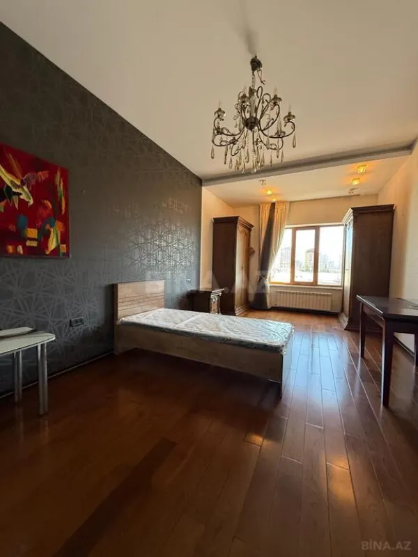 Kirayə verilir 4 otaqlı mənzil 240 m²