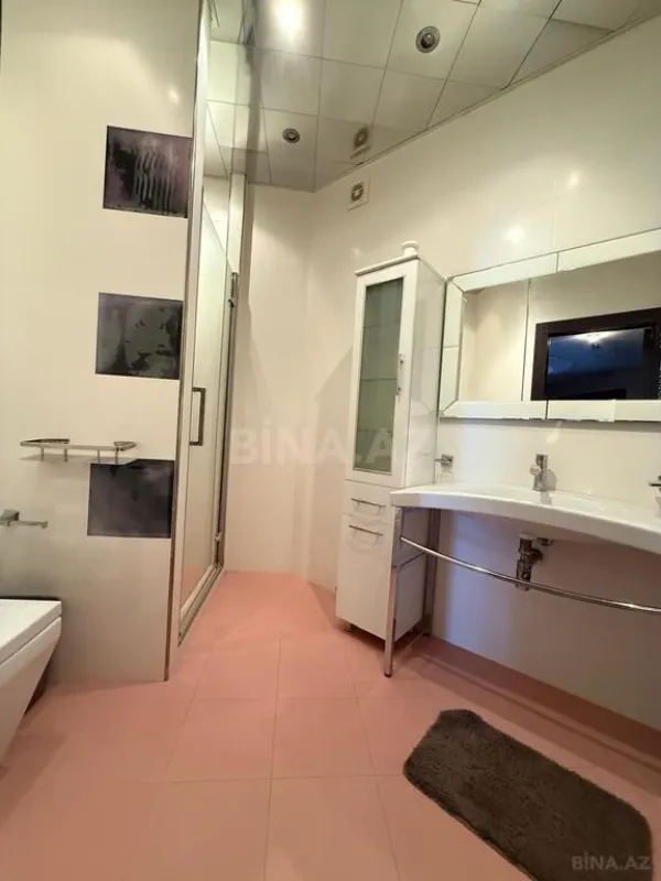 Kirayə verilir 4 otaqlı mənzil 240 m²