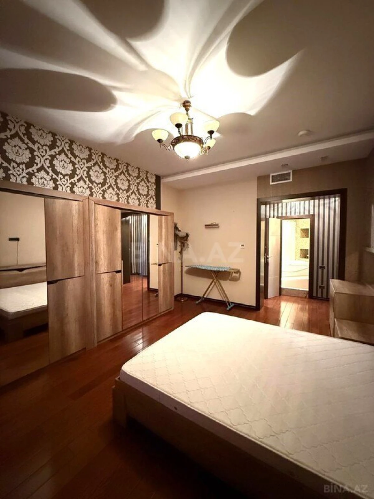 Kirayə verilir 4 otaqlı mənzil 240 m²