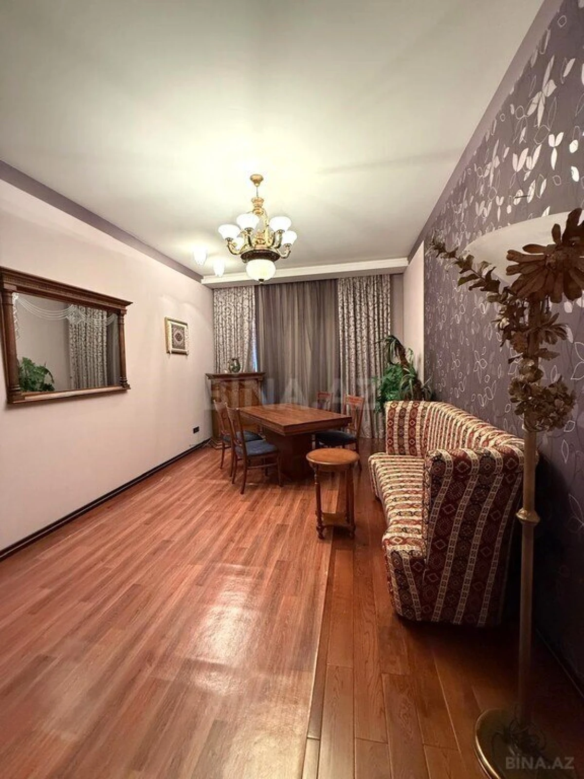 Kirayə verilir 4 otaqlı mənzil 240 m²