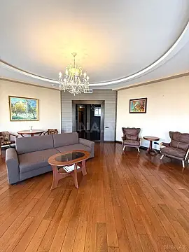 Kirayə verilir 4 otaqlı mənzil 240 m²