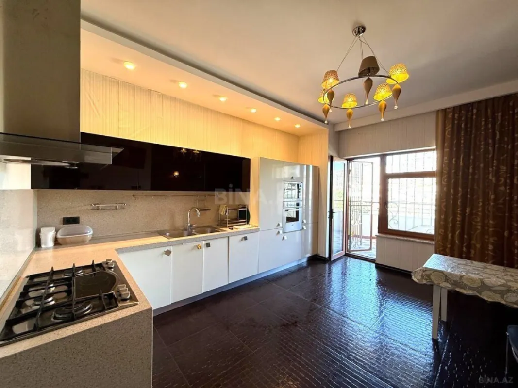 Kirayə verilir 4 otaqlı mənzil 240 m²