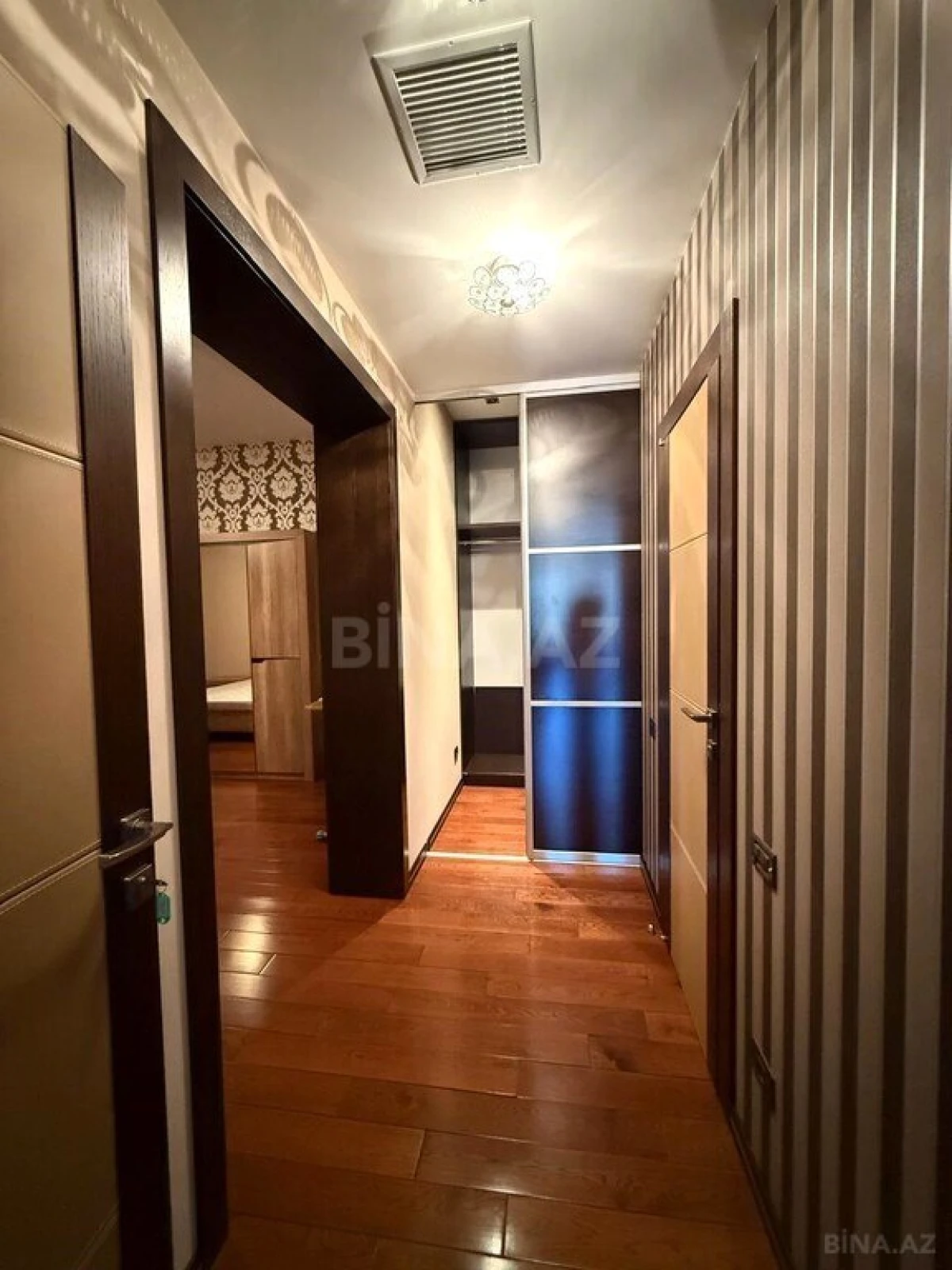 Kirayə verilir 4 otaqlı mənzil 240 m²