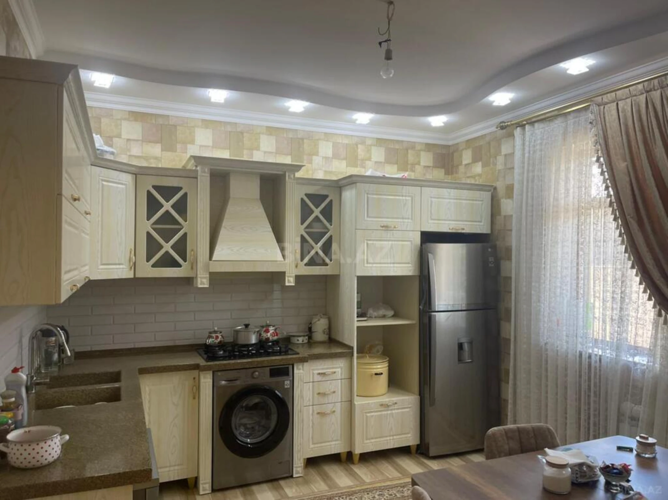 Satılır 7 otaqlı həyət evi 286 m²